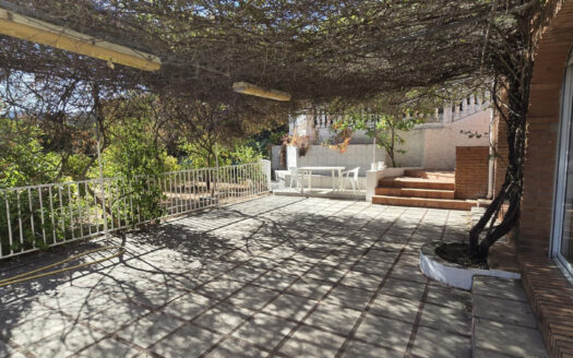 ENORME VILLA CON JARDIN Y PISCINA PRIVADA EN ALHAURIN DE LA TORRE