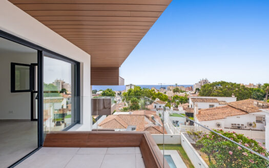 Exclusivo Piso de Lujo en Montemar, Torremolinos – A Estrenar, con Vistas al Mar y a Solo 5 Minutos de la Playa.