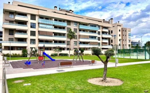 A 200 MTRS. DE LA PLAYA, 3 DORMITORIOS Y 2 BAÑOS, TORREMOLINOS