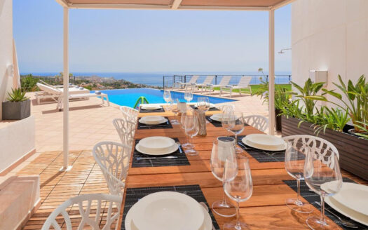 EXCLUSIVA VILLA CON VISTAS AL MAR