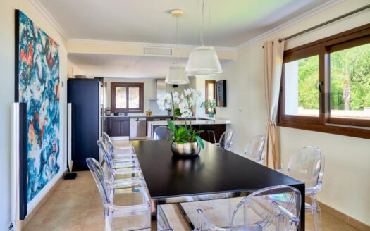 EXCLUSIVA VILLA CON VISTAS AL MAR