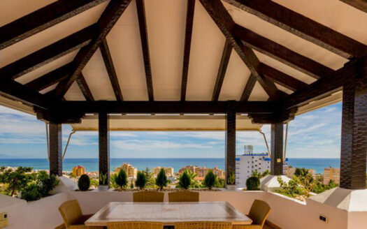 IMPRESIONANTE ÁTICO CON VISTAS AL MAR ¡ÚNICO EN TORREMOLINOS!