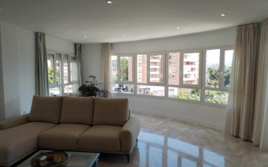 Amplio piso en el centro de Torremolinos, a estrenar.