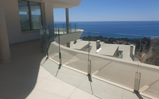 ESPECTACULAR VIVIENDA CON VISTAS AL MAR EN BENALMÁDENA