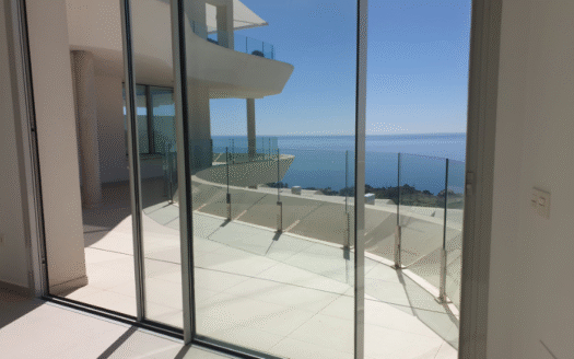 ESPECTACULAR VIVIENDA CON VISTAS AL MAR EN BENALMÁDENA