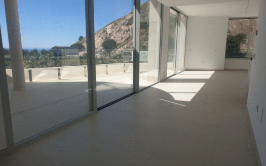ESPECTACULAR VIVIENDA CON VISTAS AL MAR EN BENALMÁDENA