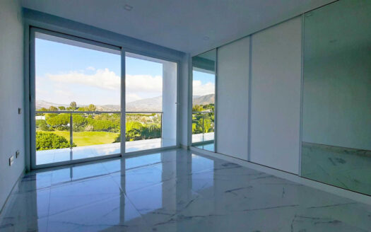 MAGNÍFICA VILLA EN 1ª LÍNEA DE GOLF EN MIJAS