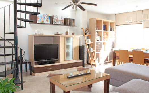 Ático con gran solárium y vistas al mar – Torremolinos