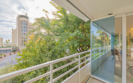 ¿ Quieres vivir a 1 minuto de la playa?