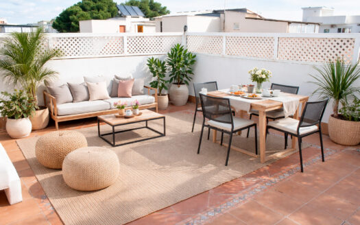 Ático con gran solárium y vistas al mar – Torremolinos