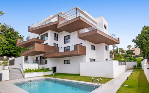 Exclusivo Piso de Lujo en Montemar, Torremolinos – A Estrenar, con Vistas al Mar y a Solo 5 Minutos de la Playa.