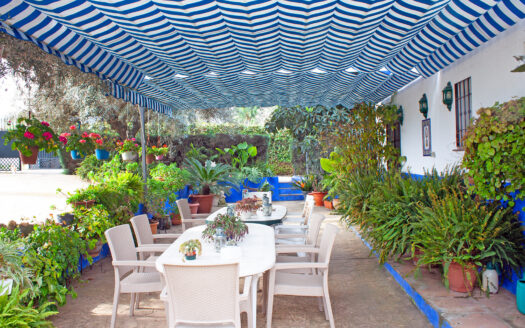 Encantadora finca con olivos y vistas panorámicas Coín