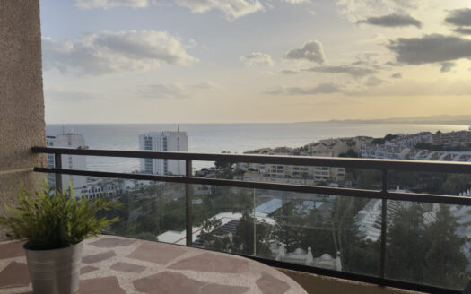 Apartamento con increíbles vistas al mar en El Coloso, Benalmádena.
