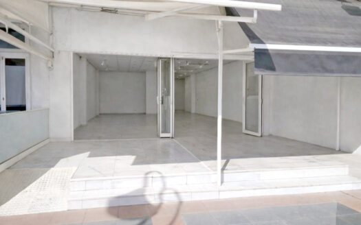 Oportunidad única: amplio local comercial en primera línea de playa